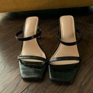 CROC SQUARED TOE BLACK HEELS